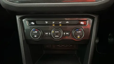 VOLKSWAGEN TIGUAN 2.0 TDi 150 SE Nav