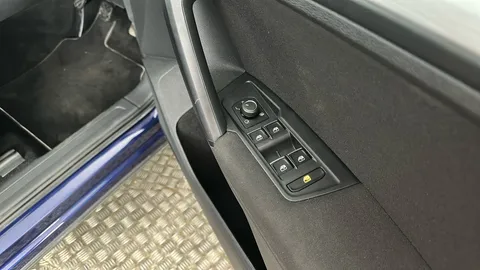 VOLKSWAGEN TIGUAN 2.0 TDi 150 SE Nav