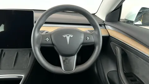 TESLA MODEL 3 Standard Plus Auto