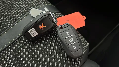 PEUGEOT 208 1.2 PureTech 100 GT EAT8