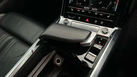 AUDI E-TRON 230kW 50 Quattro 71kWh Black Edition Auto