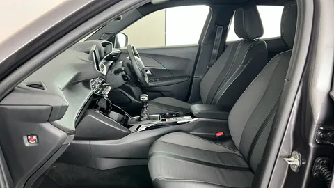 PEUGEOT 2008 1.2 PureTech Allure Premium+