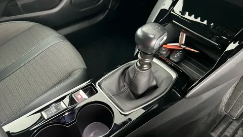 PEUGEOT 2008 1.2 PureTech Allure Premium+