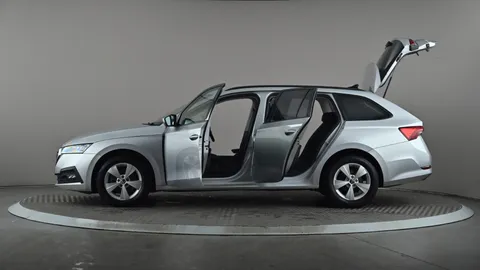 SKODA OCTAVIA 1.0 TSI e-TEC SE DSG