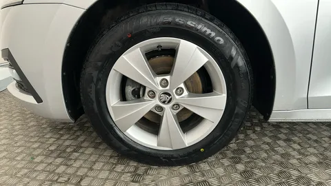 SKODA OCTAVIA 1.0 TSI e-TEC SE DSG