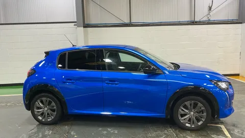 Peugeot 208 100kW Allure Premium + 50kWh Auto