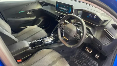 Peugeot 208 100kW Allure Premium + 50kWh Auto