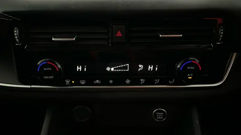 NISSAN QASHQAI 1.3 DiG-T MH Acenta Premium