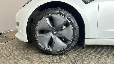 TESLA MODEL 3 Standard Plus Auto