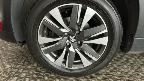 PEUGEOT 2008 1.2 PureTech Allure