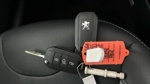 PEUGEOT 2008 1.2 PureTech Allure