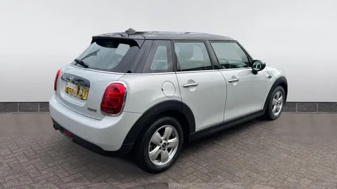 MINI HATCHBACK 1.5 Cooper Classic II