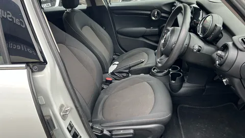 MINI HATCHBACK 1.5 Cooper Classic II