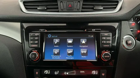 NISSAN QASHQAI 1.5 dCi N-Connecta [Glass Roof Pack]