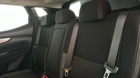 NISSAN QASHQAI 1.5 dCi N-Connecta [Glass Roof Pack]