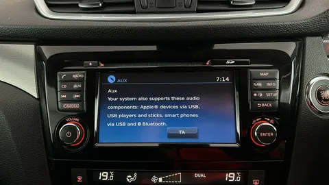 NISSAN QASHQAI 1.5 dCi N-Connecta [Glass Roof Pack]