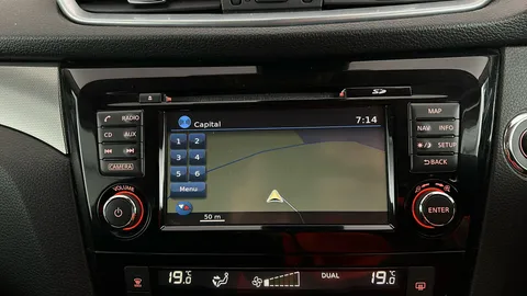 NISSAN QASHQAI 1.5 dCi N-Connecta [Glass Roof Pack]