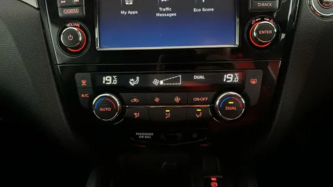 NISSAN QASHQAI 1.5 dCi N-Connecta [Glass Roof Pack]