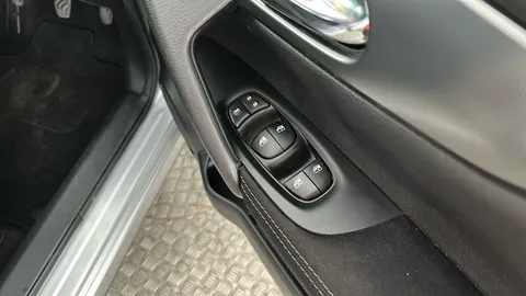 NISSAN QASHQAI 1.5 dCi N-Connecta [Glass Roof Pack]