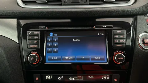 NISSAN QASHQAI 1.5 dCi N-Connecta [Glass Roof Pack]