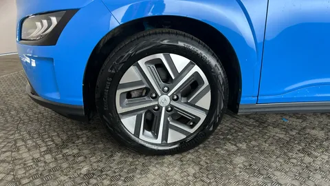 HYUNDAI KONA 150kW Premium 64kWh Auto