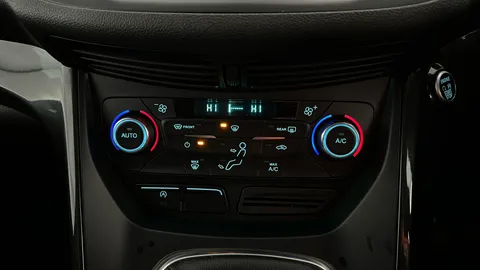 FORD KUGA 1.5 TDCi Titanium Edition 2WD