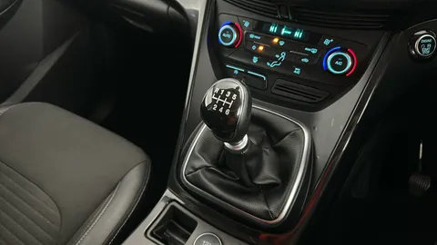 FORD KUGA 1.5 TDCi Titanium Edition 2WD