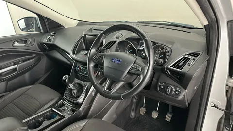 FORD KUGA 1.5 TDCi Titanium Edition 2WD