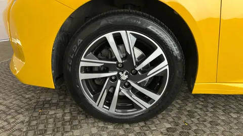 PEUGEOT 208 1.2 PureTech 130 Allure Premium + EAT8
