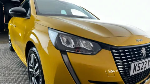 PEUGEOT 208 1.2 PureTech 130 Allure Premium + EAT8