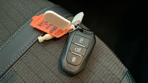 PEUGEOT 208 1.2 PureTech 130 Allure Premium + EAT8