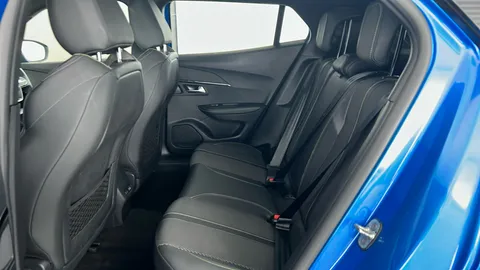 PEUGEOT 2008 1.2 PureTech 130 GT EAT8