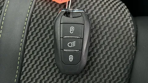 PEUGEOT 2008 1.2 PureTech 130 GT EAT8