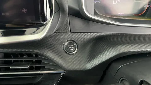 PEUGEOT 2008 1.2 PureTech 130 GT EAT8