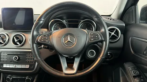 Mercedes-Benz Gla GLA 180 Urban Edition Auto