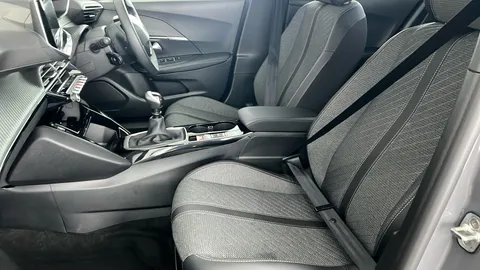 PEUGEOT 2008 1.2 PureTech 130 Allure