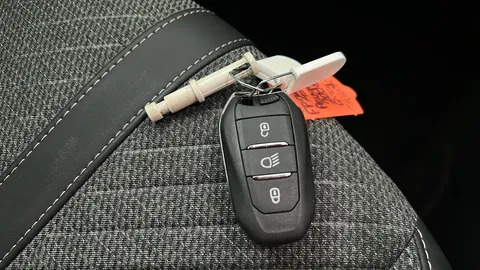 PEUGEOT 2008 1.2 PureTech 130 Allure