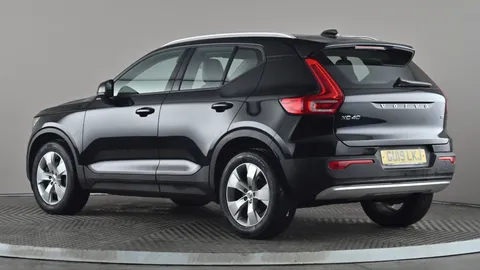 VOLVO XC40 2.0 T4 Momentum Pro Geartronic