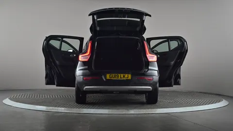 VOLVO XC40 2.0 T4 Momentum Pro Geartronic