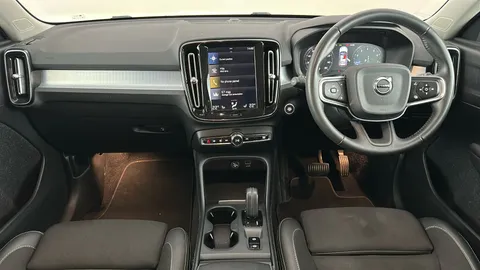 VOLVO XC40 2.0 T4 Momentum Pro Geartronic