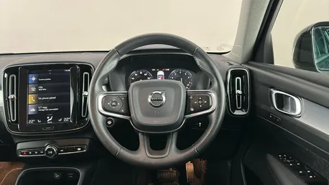 VOLVO XC40 2.0 T4 Momentum Pro Geartronic