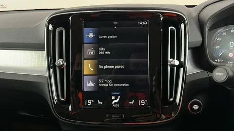 VOLVO XC40 2.0 T4 Momentum Pro Geartronic