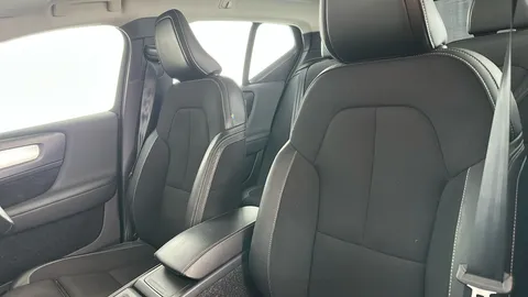 VOLVO XC40 2.0 T4 Momentum Pro Geartronic