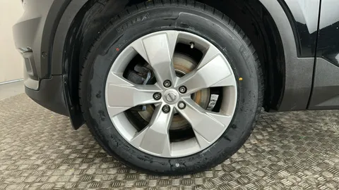 VOLVO XC40 2.0 T4 Momentum Pro Geartronic