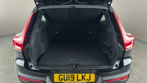 VOLVO XC40 2.0 T4 Momentum Pro Geartronic