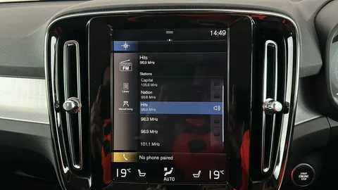 VOLVO XC40 2.0 T4 Momentum Pro Geartronic