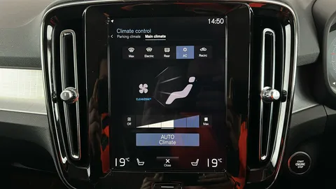 VOLVO XC40 2.0 T4 Momentum Pro Geartronic