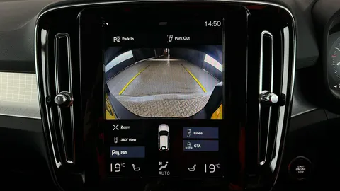 VOLVO XC40 2.0 T4 Momentum Pro Geartronic