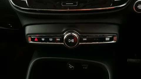 VOLVO XC40 2.0 T4 Momentum Pro Geartronic