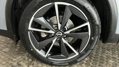 NISSAN QASHQAI 1.3 DiG-T MH 158 Tekna Xtronic